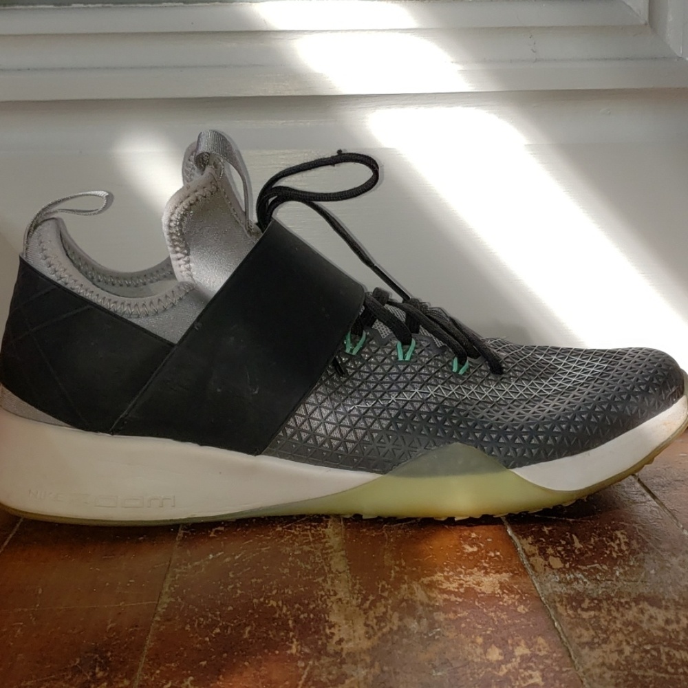 Womens Nike Air Zoom Strong w/ box